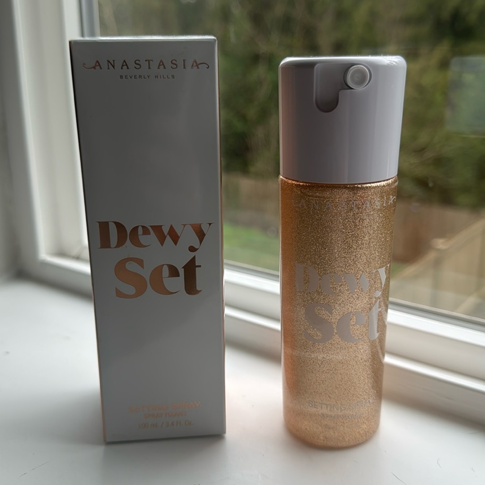 Anastasia Beverly Hills Dewy Setting Spray